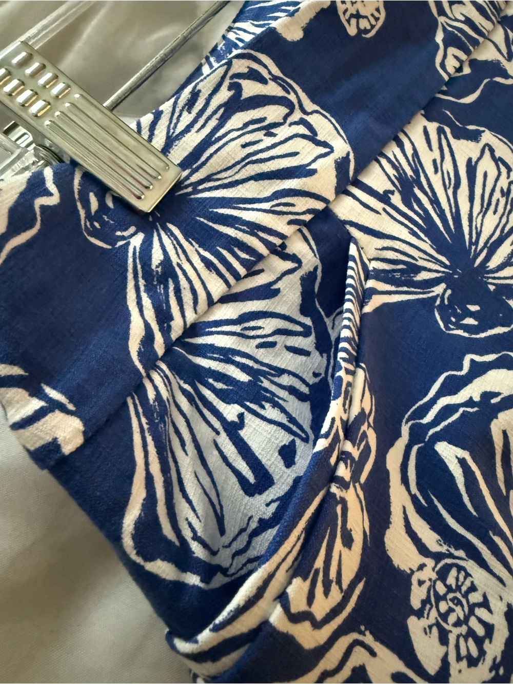 Ladies Navy Blue Floral Print Capri Pants - Picture 2 of 2